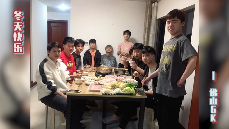 冬天的第一顿火锅是和队友们一起自制的鸳鸯锅,虽然最后红白汤底都变成了红汤(捶地),也挡不住